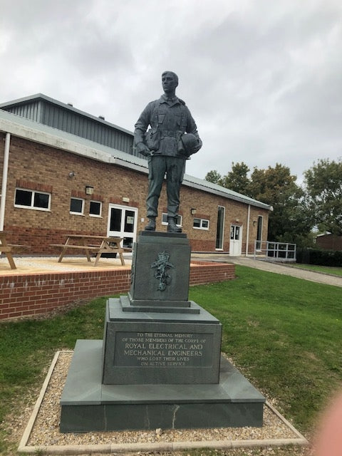 REMEmber Them Statuette